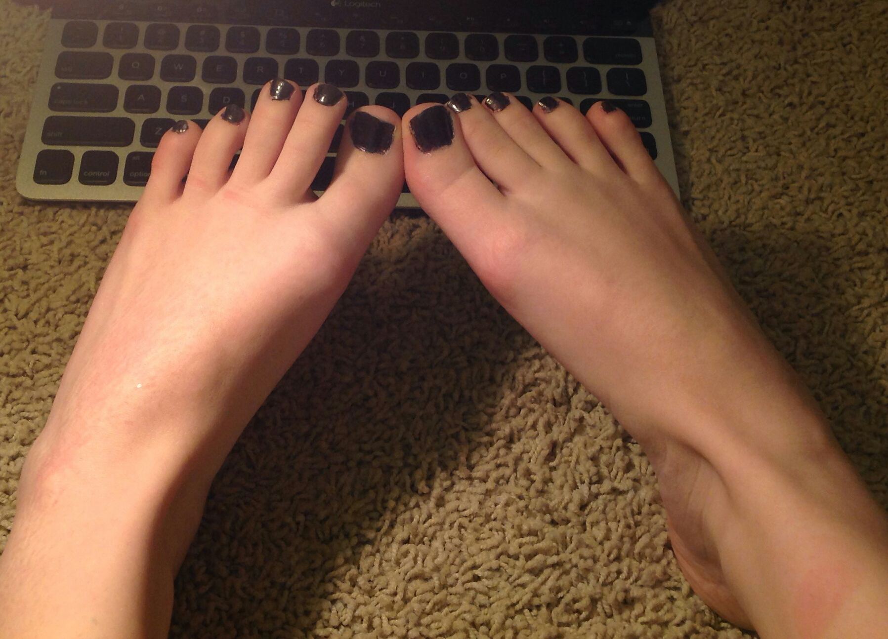 1797x1294 amateur, caucasian, toes, women, non-nude, feet, foot focus, barefoot, toenail polish