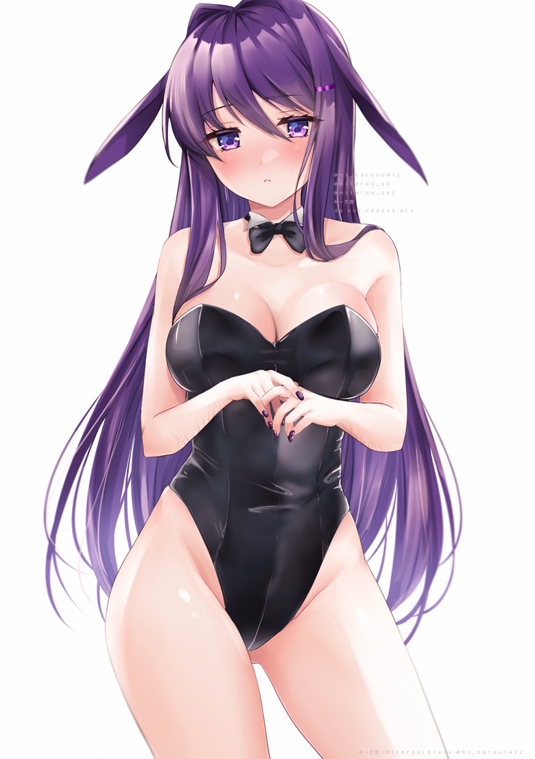 780x1107 doki doki literature club, yuri (doki doki literature club), accessoire de cheveux, barrette, cheveux violet, cleavage, costume de lapin, cuisses, fille anime, gros seins, leotard, mèche entre les yeux, noeud papillon, non-nude, rougeur, très long cheveux, vernis mains, yeux violet