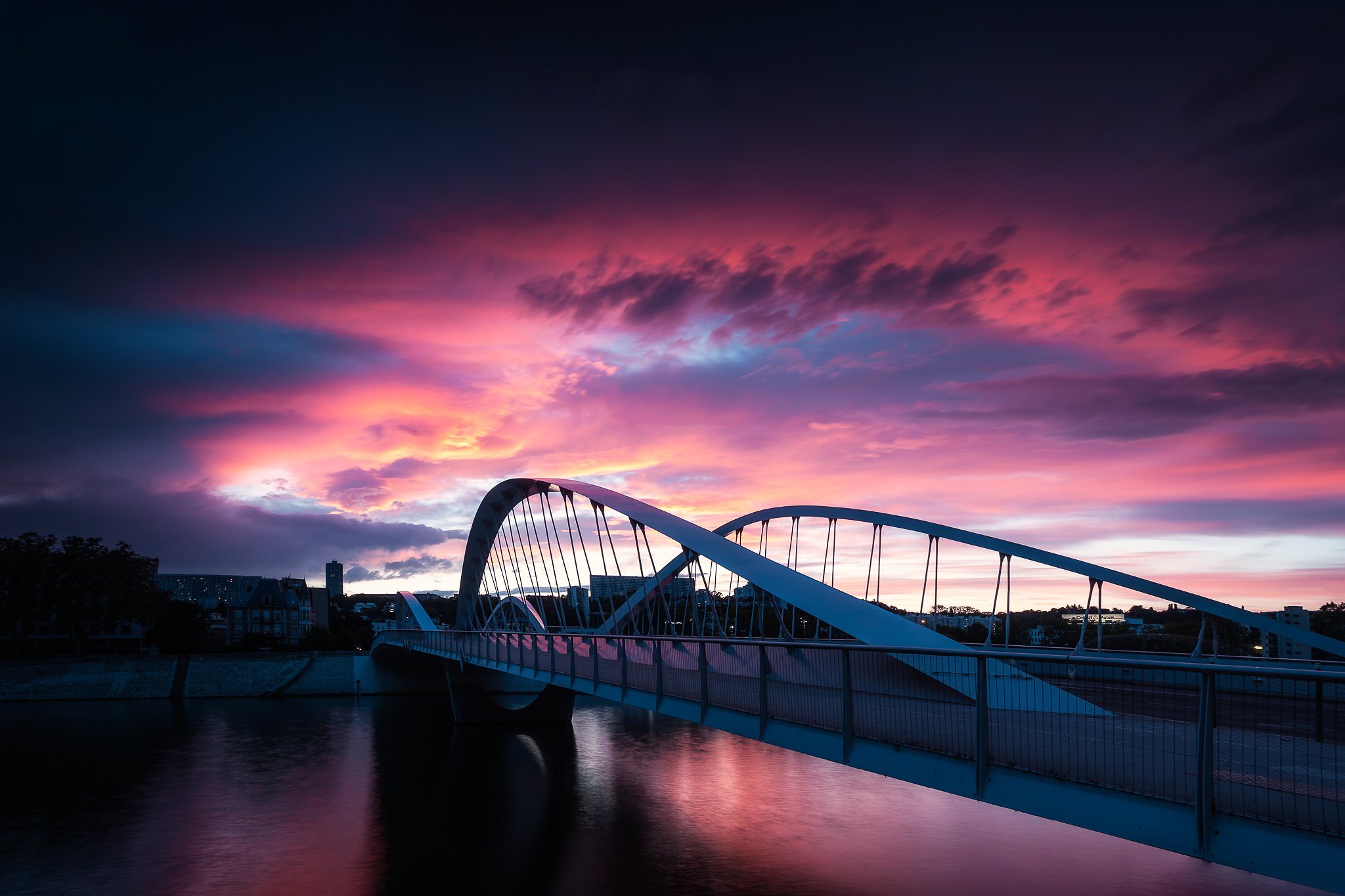 2048x1365 architecture, ciel, coucher de soleil, eau, france, lyon, nuages, pont, riviere