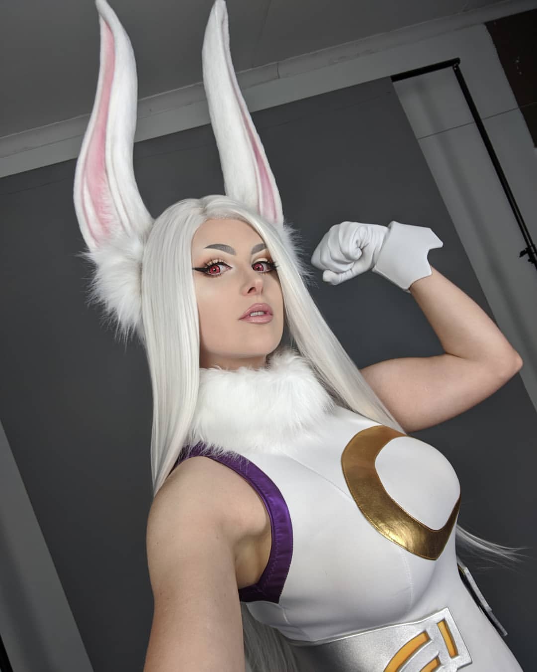 1080x1350 my hero academia, aisselle, caucasien, cheveux blanc, cornes, cosplay, femme, gants, yeux rouge