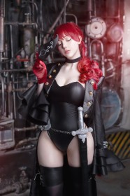 bas,bas de lingerie,caucasien,cheveux rouge,cosplay,cuisses,debout,femme,frange,gants,hanches larges,kasumi yoshizawa,masque,persona,sayafox,yeux fermés