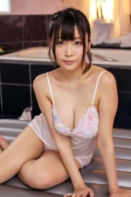 asiatique,assis,cheveux brun,cheveux court,cleavage,femme,frange,gros seins,japonaise,kawai asuna,non-nude,yeux marron