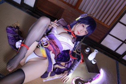 accessoire de cheveux,asiatique,bas,bas de lingerie,cheveux bleu,chinoise,cleavage,cosplay,culotte,doigts de pied,femme,frange,genshin impact,habits japonais,kimono,pieds,raiden shogun,shuimiaoaqua,sur le dos