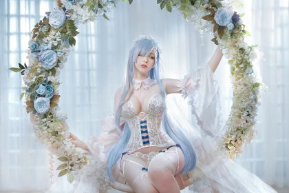 accessoire de cheveux,assis,bandeau,bas,bas de lingerie,caucasien,cheveux bleu,cleavage,corset,cosplay,femme,frange,lingerie,oeil caché,re zero,rem (re zero),sayafox,seins moyens,très long cheveux