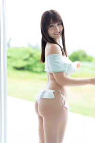 asiatique,cheveux brun,cuisses,cul,culotte,debout,femme,frange,hara tsumugi,japonaise,non-nude,regarde derrière,sourire