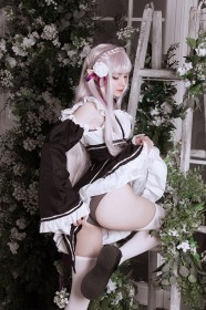 accessoire de cheveux,bas,bas de lingerie,broche en fleur,caucasien,cheveux blanc,cosplay,cuisses,cul,culotte,debout,elf,emilia (re zero),femme,frange,maid,oreilles pointues,re zero,robe,robe soulevée,tenletter,tresse,tresse en couronne