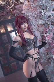 bas,bas de lingerie,caucasien,cheveux violet,cosplay,culotte,debout,femme,frange,gants,gants de coude,honkai (series),jarretelles,kafka (honkai star rail),lingerie,main sur la hanche,michi kyunn,rouge a lèvres,soutif