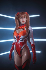 asuka langley sohryu,bas,caucasien,cheveux chatain,cleavage,cosplay,couette,debout,femme,frange,leotard,neon genesis evangelion,shirogane-sama,yeux bleu