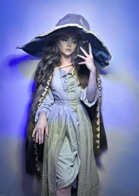 caucasien,chapeau,cosplay,debout,desiluted,elden ring,femme,poupée,princesse,ranni the witch,robe,selfshot