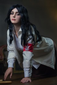 à quatre pattes,attaque des titans,caucasien,cheveux brun,cosplay,femme,jyusan,pieck finger