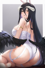 ahoge,ailes,albedo (overlord),bandeau,bas,bas de lingerie,bas en résille,cheveux brun,cornes,costume de lapin,cuisses,cul,demon,fausses oreilles animaux,fille anime,fille demon,gros seins,jarretelles,leotard,mèche entre les yeux,non-nude,overlord,regarde derrière,résille,rougeur,succube,très long cheveux,yeux jaune