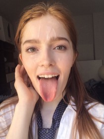 amateur,caucasien,facial,femme,jia lissa,rousse,selfshot,sourire,sperme,tire la langue