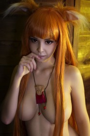 animal humanoide,caucasien,cheveux orange,cosplay,femme,fille loup,frange,gros seins,helly von valentine (disharmonica),holo,oreilles animaux,spice and wolf,vernis mains,yeux marron