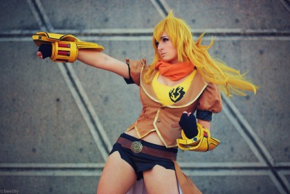 caucasien,cheveux blond,cosplay,femme,kayla erin,rwby,yang xiao long