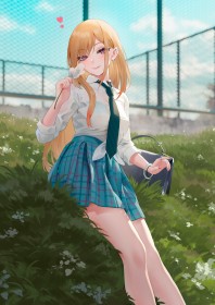 artwork,assis,chemise,cheveux blond,cravate,dehors,fille anime,herbe,jupe,kitagawa marin,mini jupe,my dress up darling,personnage feminin,rougeur,sourire,très long cheveux,uniforme,uniforme scolaire,vernis mains,yeux rouge