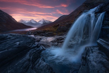 cascade,coucher de soleil,eau,montagne,nature,norvège,paysages,roche