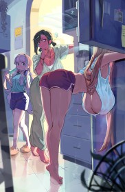 3 filles,cheveux blond,cheveux brun,cul,fille anime,goutte de sueur,gros seins,groupe de filles,jambes,non-nude,original,penchée,pieds nus,pointe des pieds,seins énormes,seins gigantesques,seins qui tombent,short,underboob