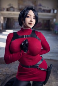 ada wong,capcom,caucasian,black hair,short hair,cosplay,standing,women,gloves,big tits,mikomi hokina,non-nude,resident evil,dress,sweater dress,lipstick,smile