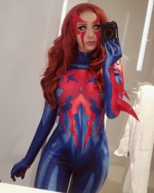 bekejacoba,caucasien,cheveux rouge,combinaison,cosplay,debout,femme,marvel,mary jane watson,selfshot,spider-man (series),yeux blanc