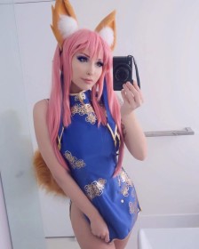 animal humanoide,bekejacoba,caucasien,cheveux rose,cosplay,debout,fate (series),femme,fille renard,oreilles animaux,queue,selfshot,tamamo no mae,yeux marron