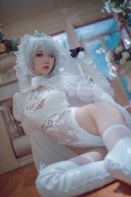 asiatique,assis,bas,bas de lingerie,botte,botte longue,cheveux argenté,cheveux court,chinoise,cleavage,cosplay,femme,frange,gants,leotard,nier (series),rouge a lèvres,shuimiaoaqua,yorha 2b