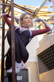 caucasien,cheveux court,combinaison,cosplay,femme,gwen stacy,marvel,murrningglow,spider gwen,spider-man (series),super-héroïne