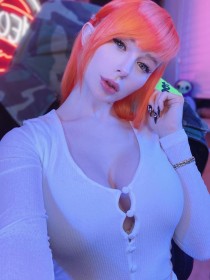 caucasien,cheveux orange,cleavage,femme,frange,jenna lynn meowri,non-nude,ongles longs,rouge a lèvres,selfshot,vernis mains,yeux bleu