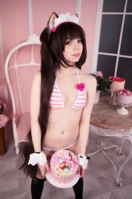 bikini,caticornplay,caucasien,cheveux brun,chocola (nekopara),cosplay,femme,frange,nekopara,oreilles animaux,rayé,yeux marron