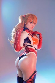 asuka langley sohryu,bas,caucasien,cosplay,cul,femme,gros cul,katsumi tori,leotard,neon genesis evangelion,regarde derrière,yeux bleu